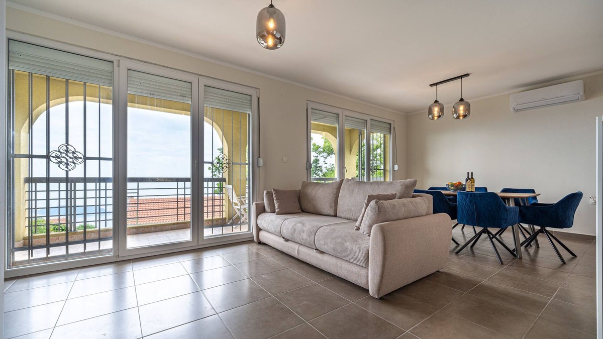 Lapcici Villa | Spacious and private 3-BDRM Villa Monte Hill