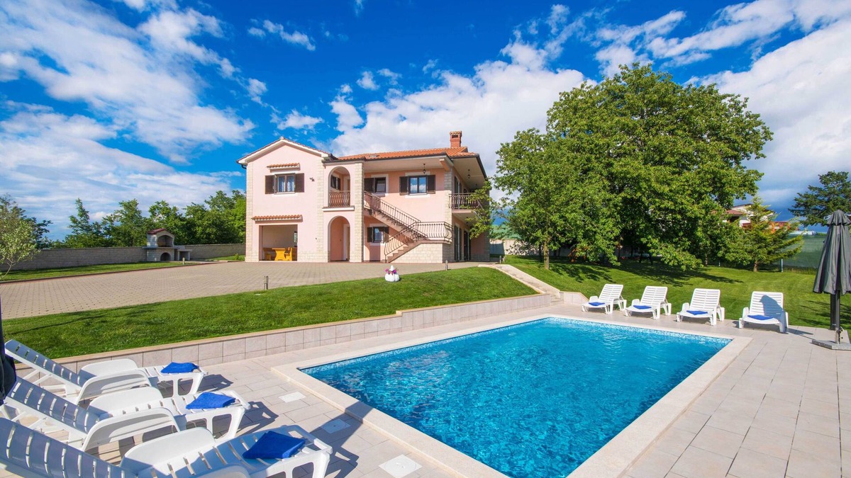Zabrezani Villa | Spacious and private pool Villa, parking, wifi, fenced