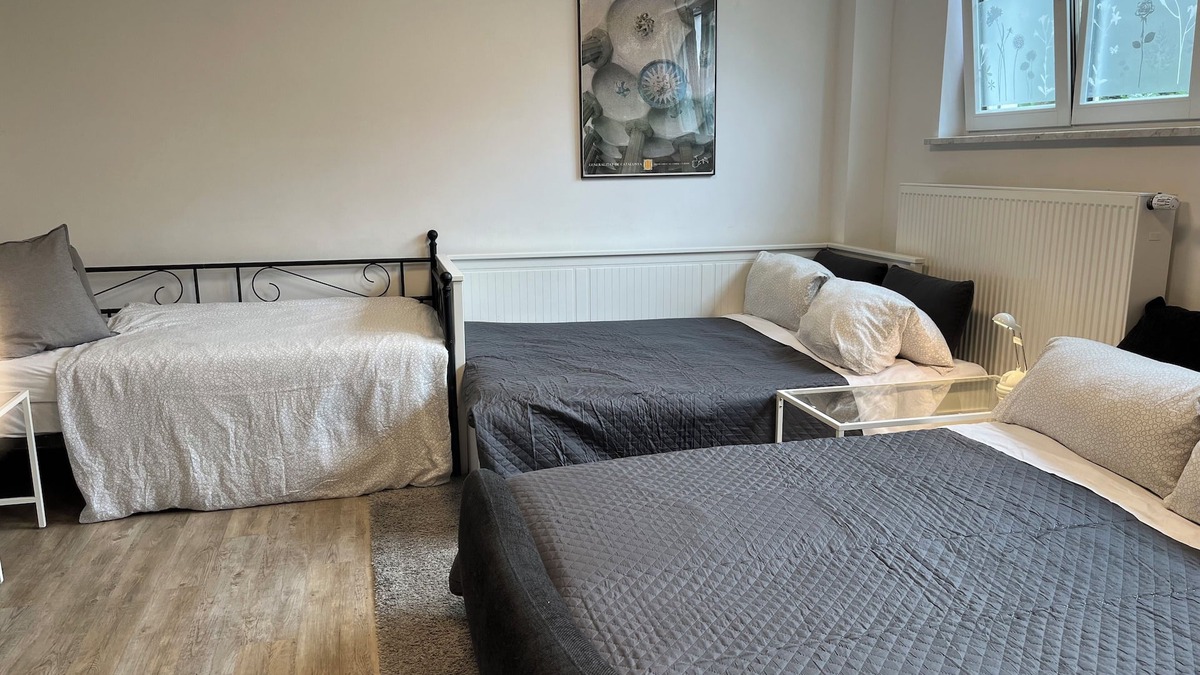 Ramersdorf House | Spacious and quiet 1-bedroom place in Munich. Fully equipped sleeps 7 guests!