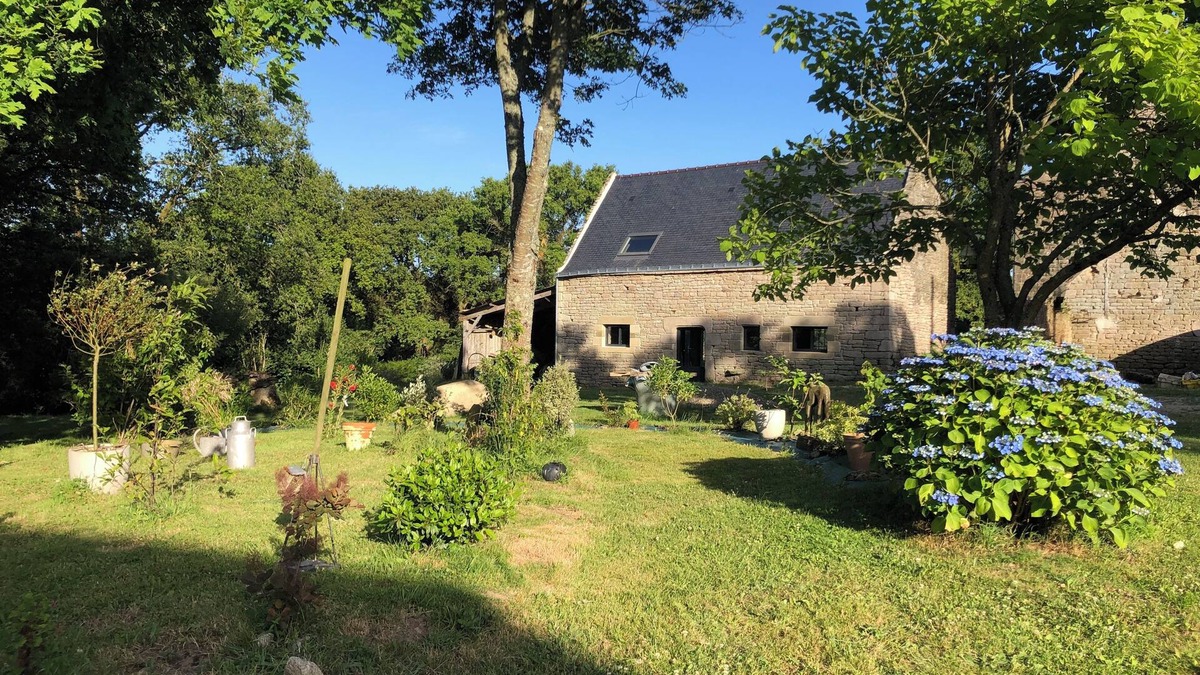 Cruguel House | Spacious and quiet Kerkaouenn house