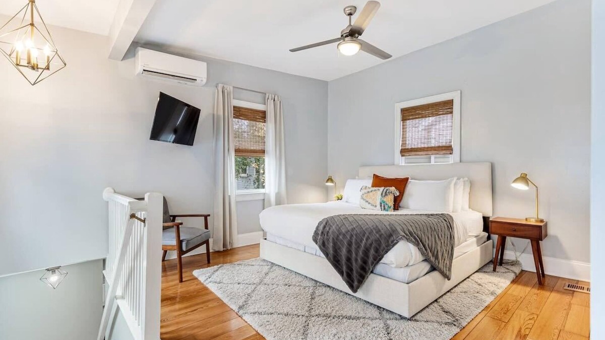 Westside Apartment | Spacious and Quiet One Block off King Street