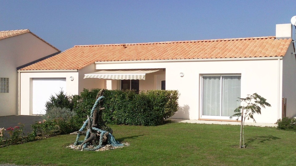 Givrand House | Spacious and recent house, classified 3 stars , close to the sea, calm.
