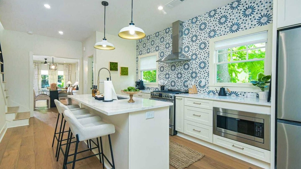 East Side House | Spacious and stylish 2BR 2.5Bath nestled in the vibrant Grant Park neighborhood