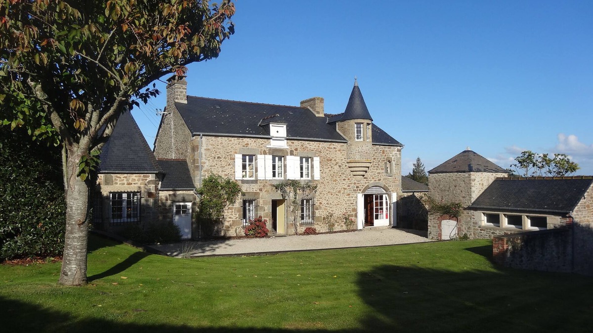 La Richardais House | Spacious and warm family home, with garden, sea view