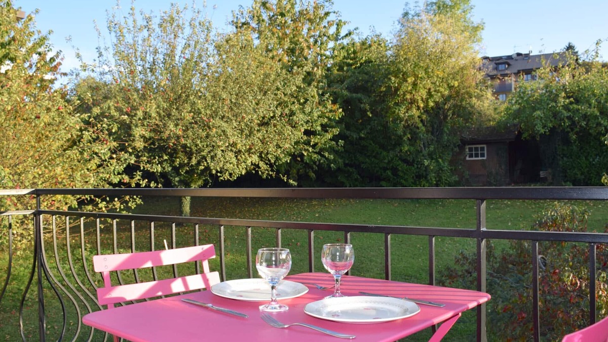 Evian-les-Bains Apartment | Spacious apartment for 6 with wifi, pets allowed and parking in Évian
