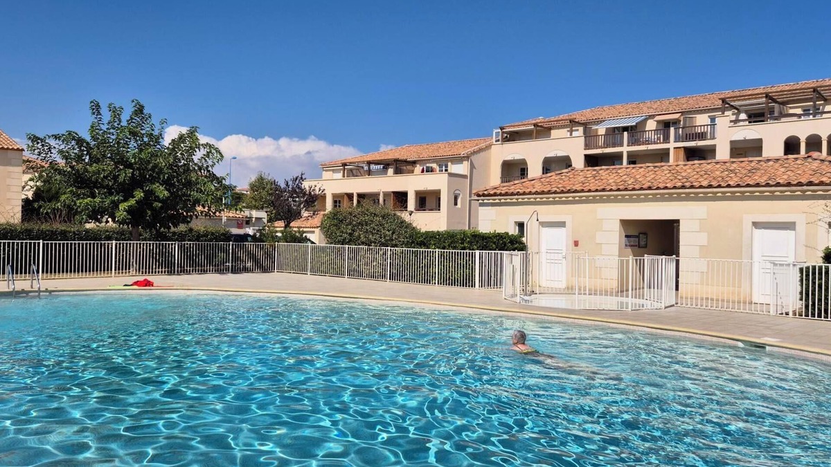 Narbonne-Plage Apartment | Spacious apartment with terrace and pool 5' walk from the beach