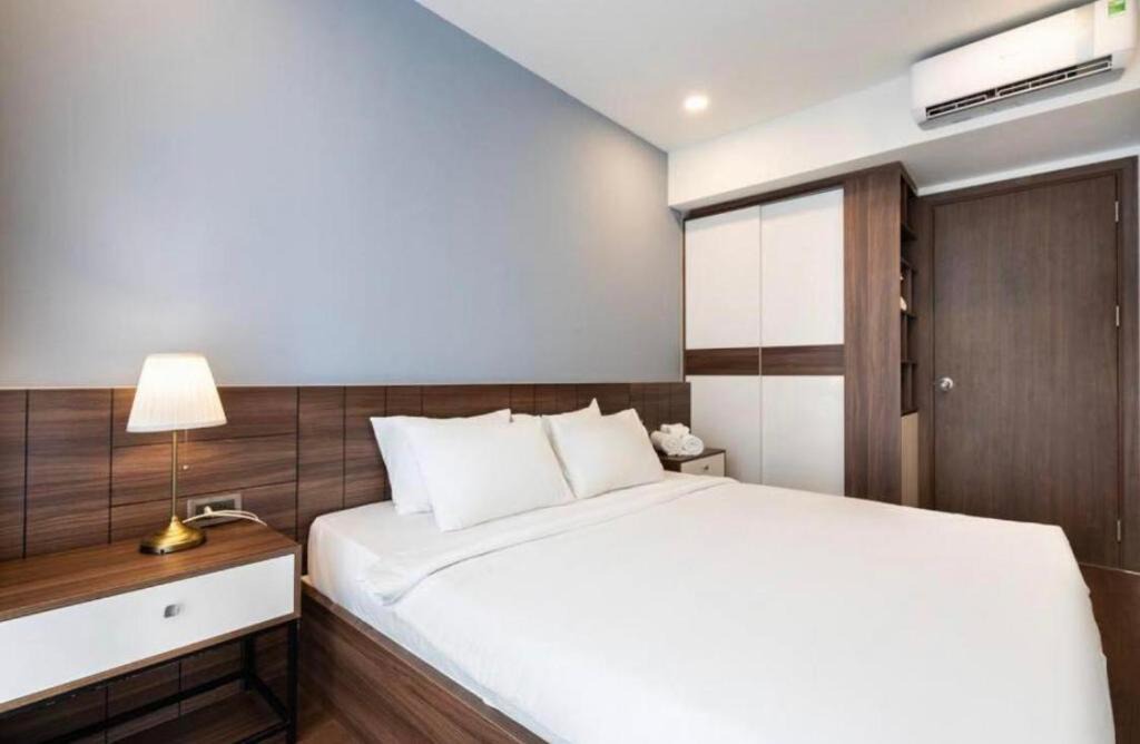 District 7 Apartment | Spacious Apartment with City View in District 7