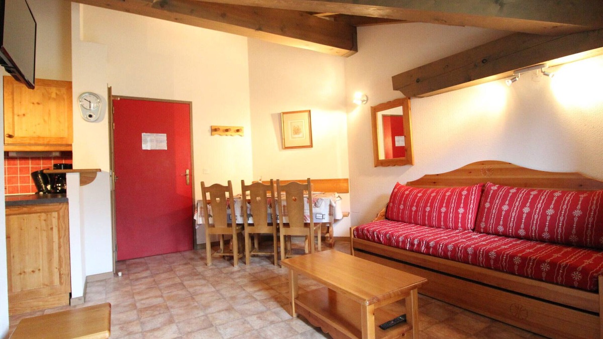 Val Cenis Apartment | Spacious Apartment for 6 with Balcony, Parking & Ski-In/Ski-Out Access