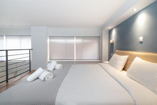 Argyroupoli Apartment | Spacious apartment-600m from the subway