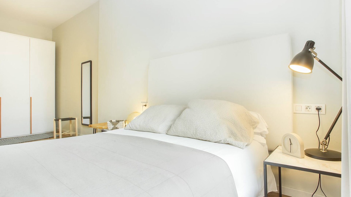 El Raval Apartment | Spacious apartment at few steps to las Ramblas, Liceu and Boqueria Market!