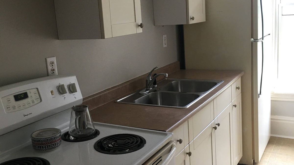 Brockville Apartment | Spacious apartment: close to everything Brockville has to offer!n