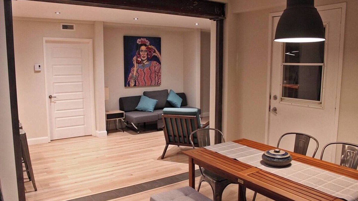 Desjardins Apartment | Spacious apartment in a great location