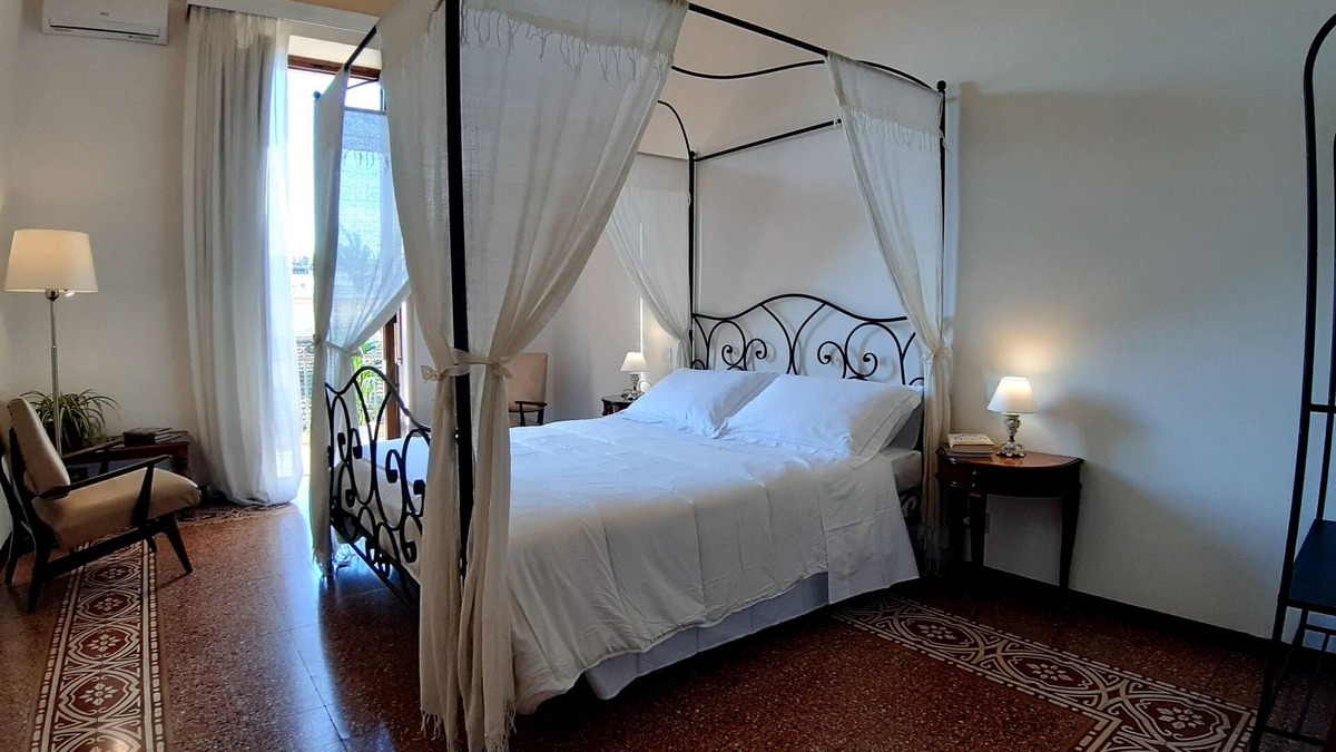 San Jacopino Apartment | Spacious apartment in classic style 200 meters from the historical center