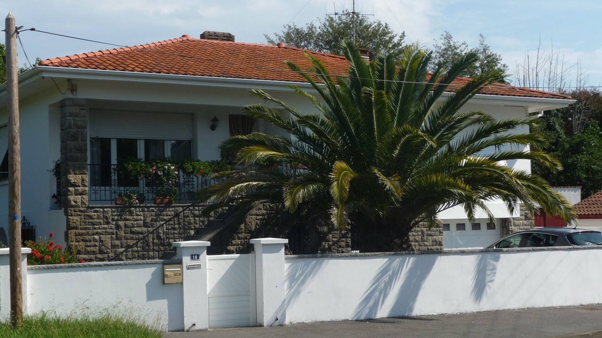 Anglet Apartment | Spacious apartment in villa with large private garden and terrace near the sea