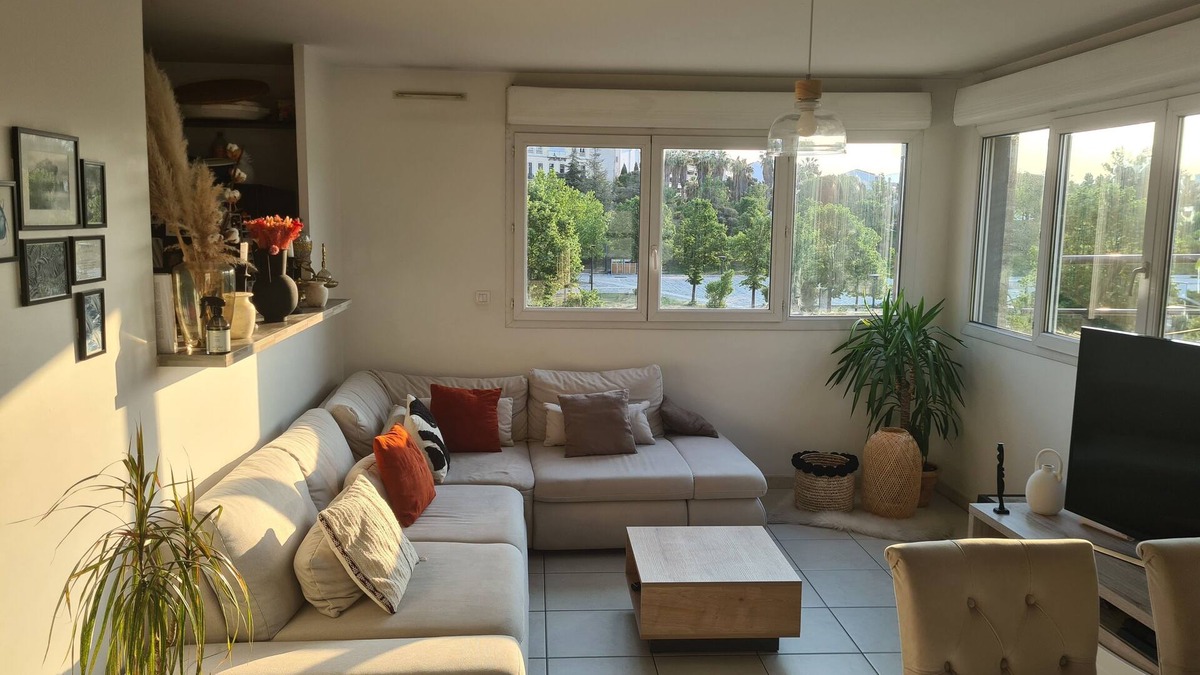 Le Rouet Apartment | Spacious apartment near Périer metro station and Parc 26e Centenaire