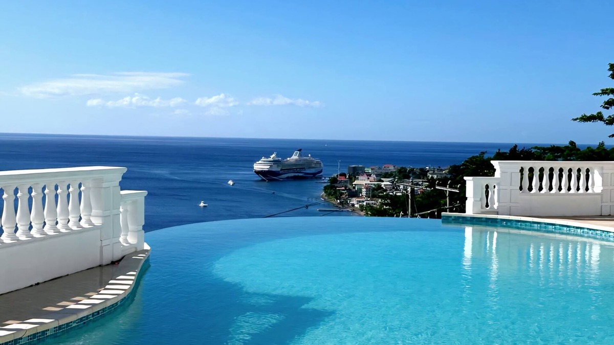 Castle Comfort Apartment | Spacious apartment near attractions with a wonderful view!