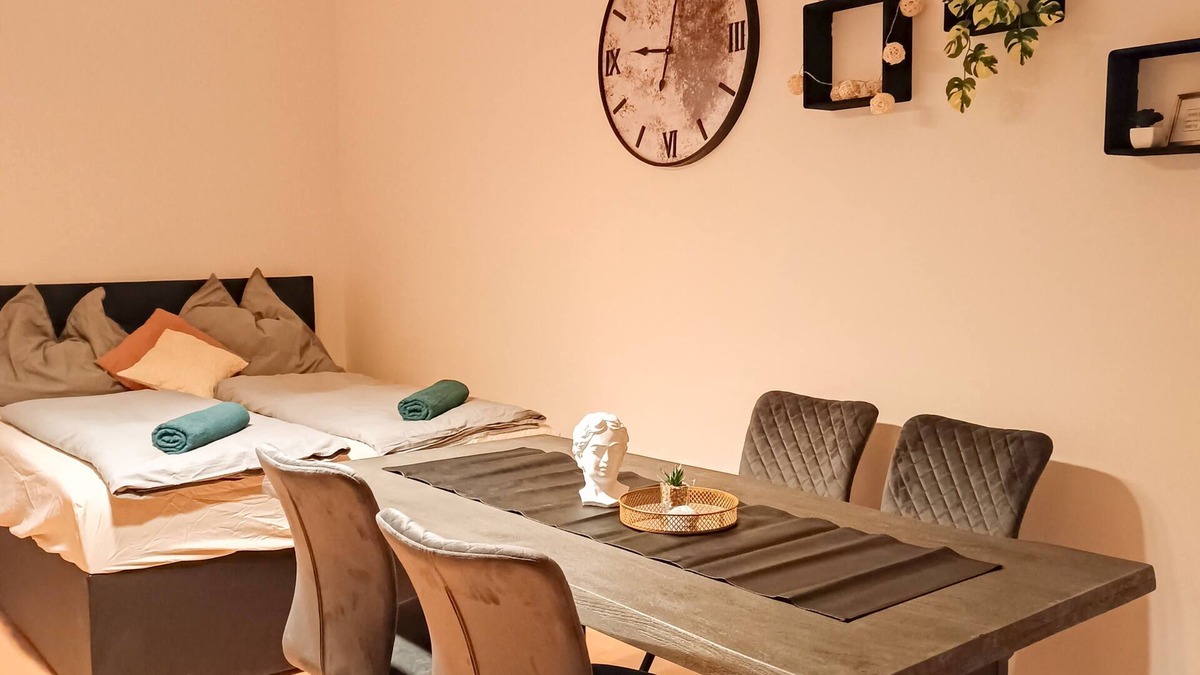Favoriten Apartment | Spacious apartment near the main train station