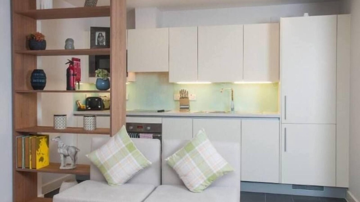 Redcliffe Apartment | Spacious apartment on two levels