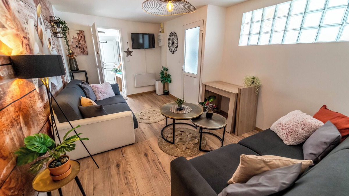 Equemauville Apartment | SPACIOUS Apartment Terrace Parking 10min Honfleur Plage harbor