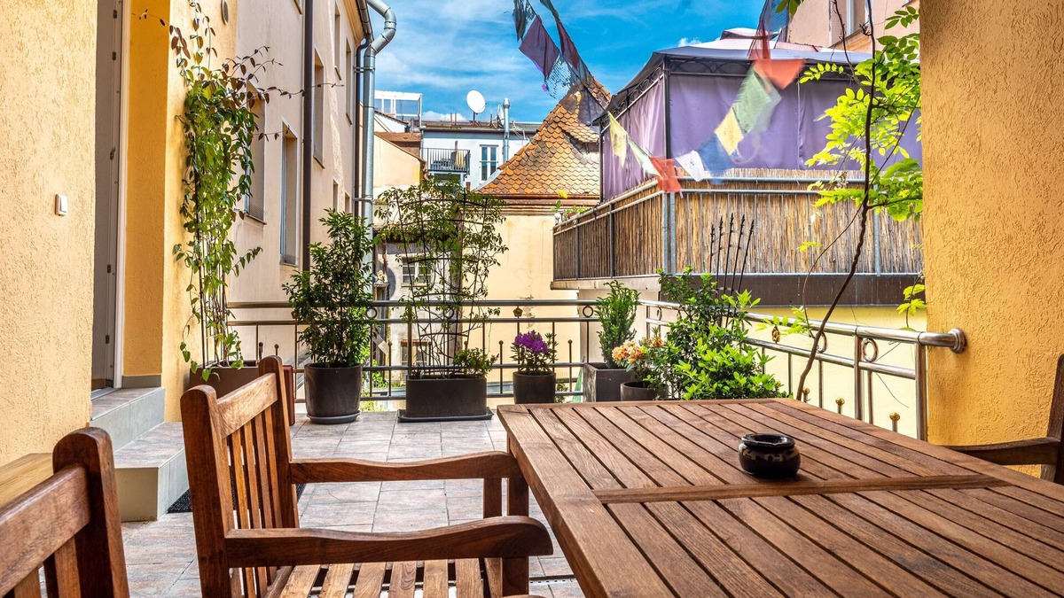 Altstadt - Sankt Lorenz Apartment | Spacious apartment with 30 sqm barbecue terrace on 150 sqm