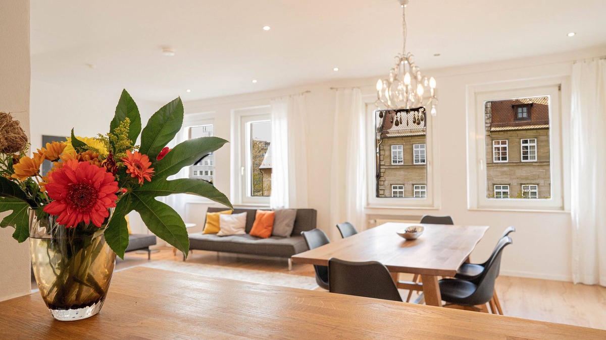 Altstadt - Sankt Lorenz Apartment | Spacious apartment with balcony in the heart of the historic old town