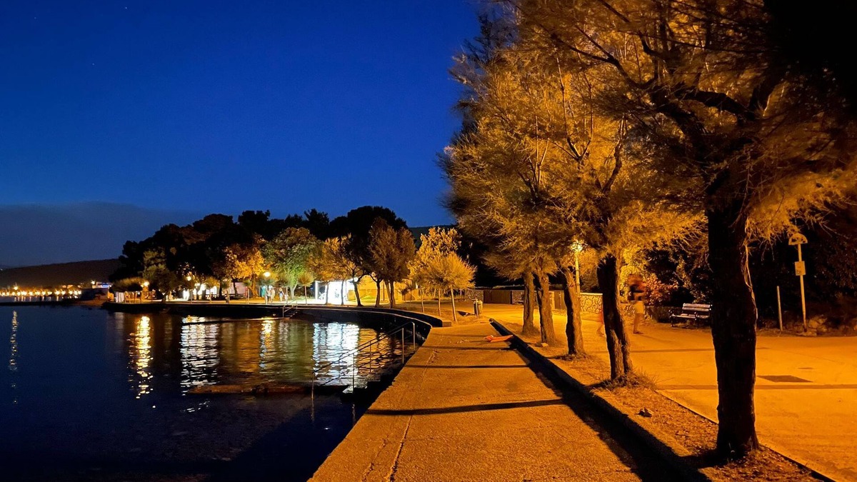 Punat Apartment | Spacious apartment with beautiful sea views - Croatia 1