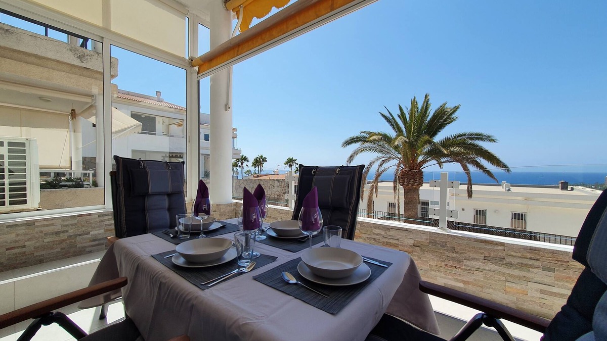 Patalavaca Apartment | Spacious Apartment with Sea view!