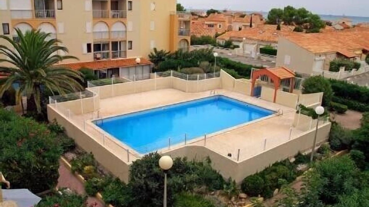 Narbonne-Plage Apartment | Spacious apartment with pool and sea view, near beach