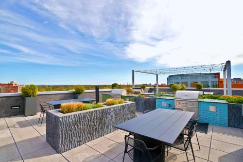 Clarendon Apartment | Spacious Apartment with Top-Tier Amenities