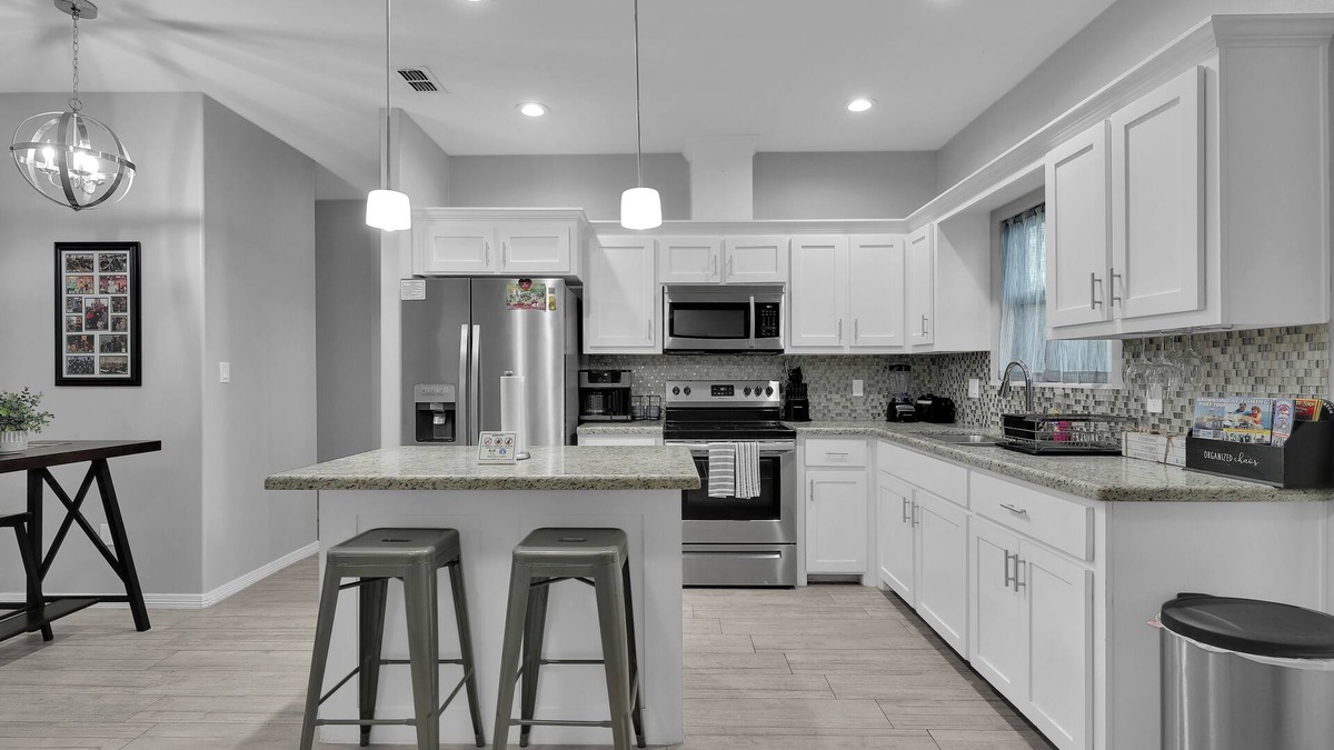 Weslaco Apartment | Spacious Apartment with 3 Bedrooms in Gated Community
