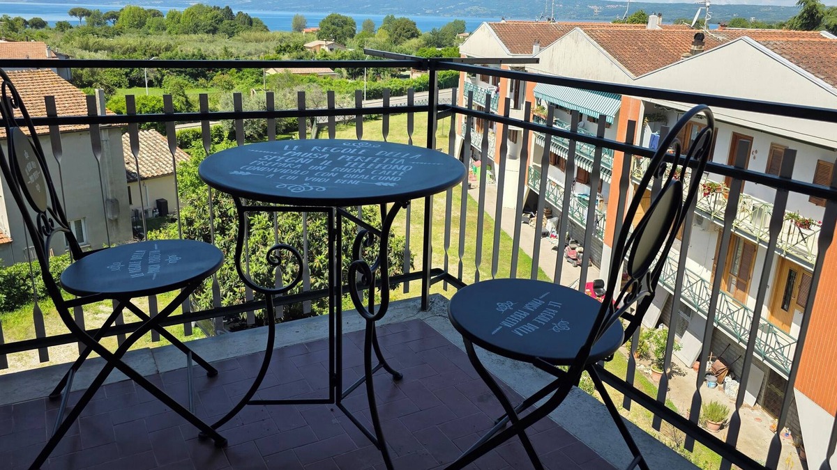 Bolsena Apartment | Spacious appartment with AC. Walking distance to castle and to Bolsena Lake.