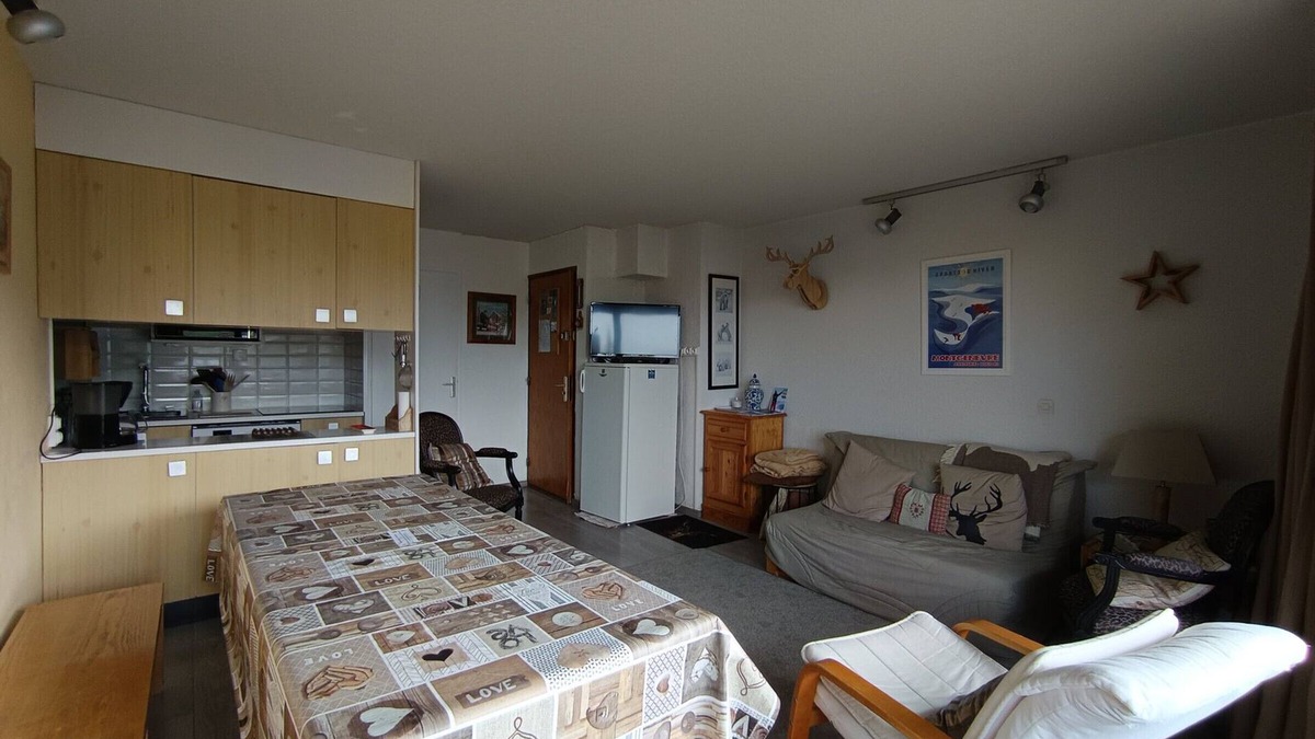 Montgenevre Apartment | Spacious apt for 7 near slopes - 3*