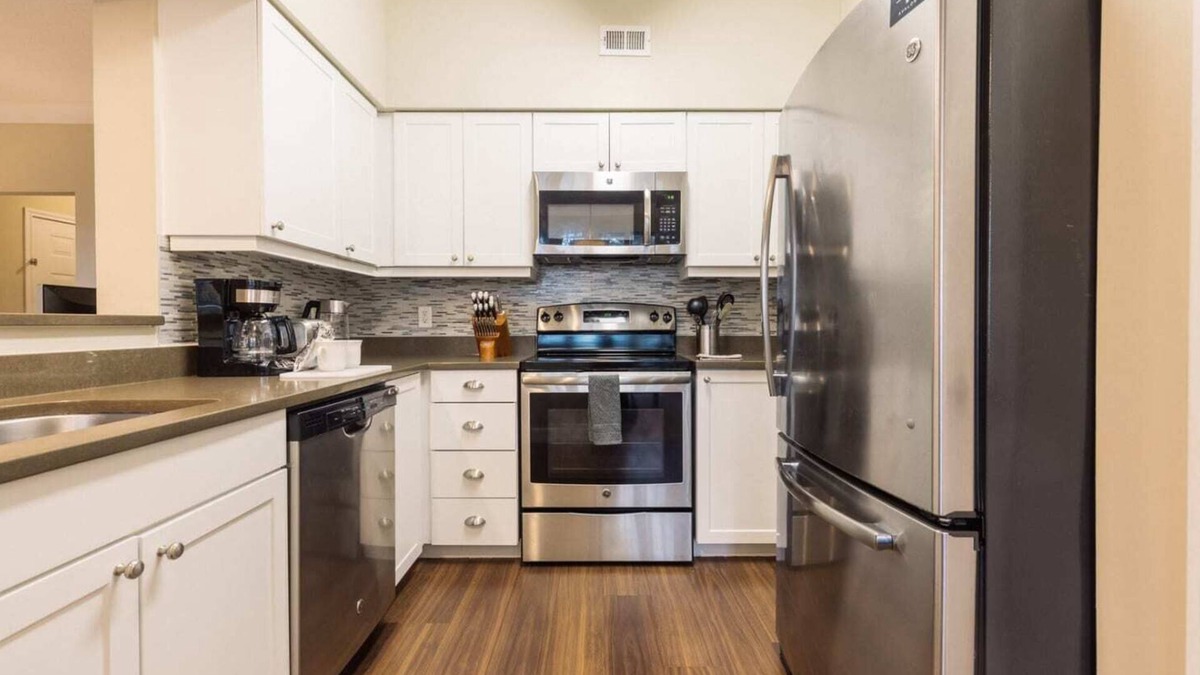 Waltham Apartment | Spacious Apt with Balcony - ABH-1721