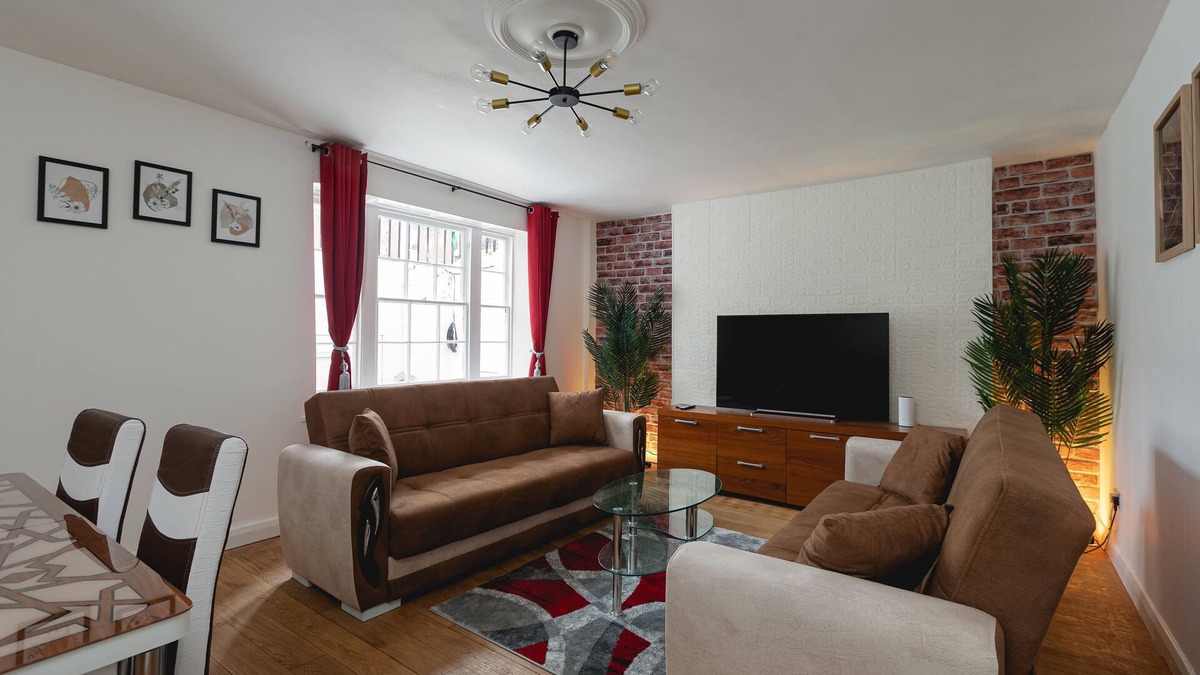 St. Pancras Apartment | Spacious APT with Garden in Central London near Kings Cross