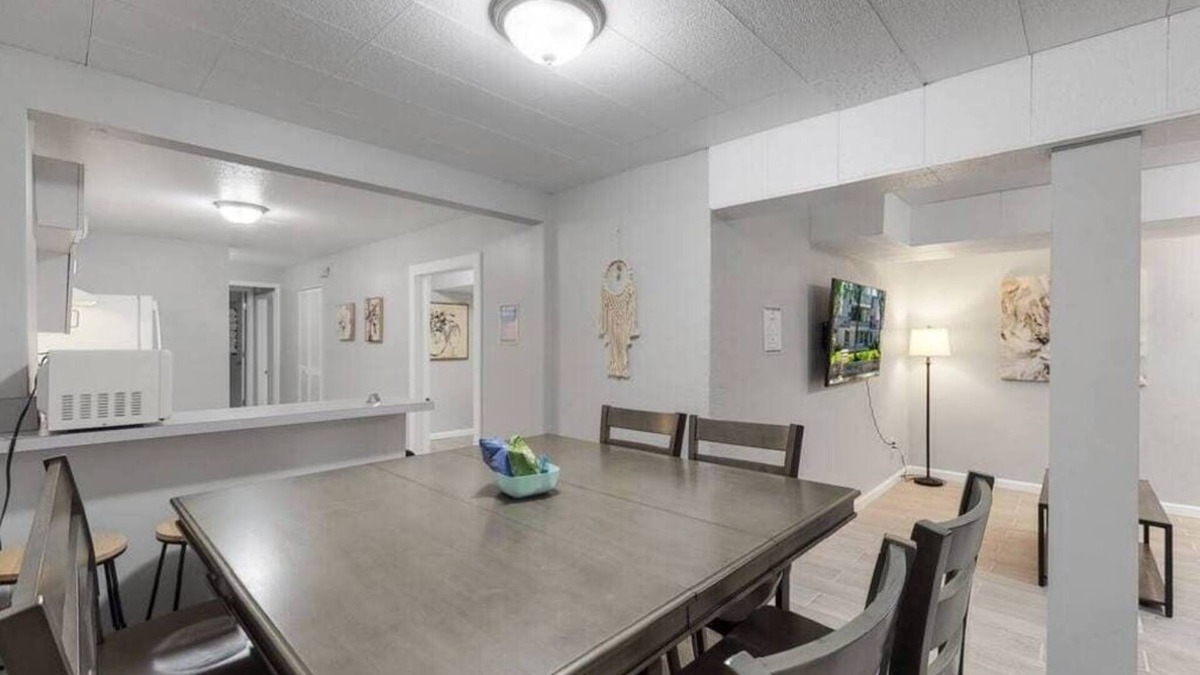Willow Park House | Spacious Aurora Updated Lower Unit with King Beds