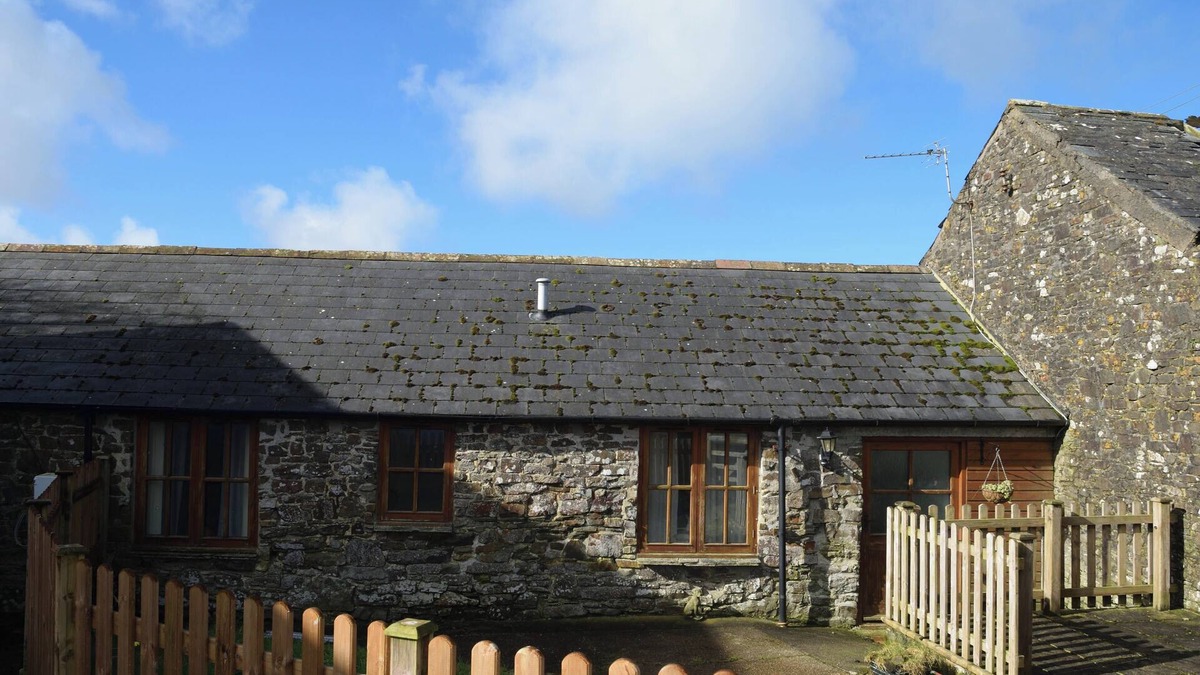 Woolfardisworthy House | Spacious barn conversion perfect for exploring the North Devon & Cornwall coast.