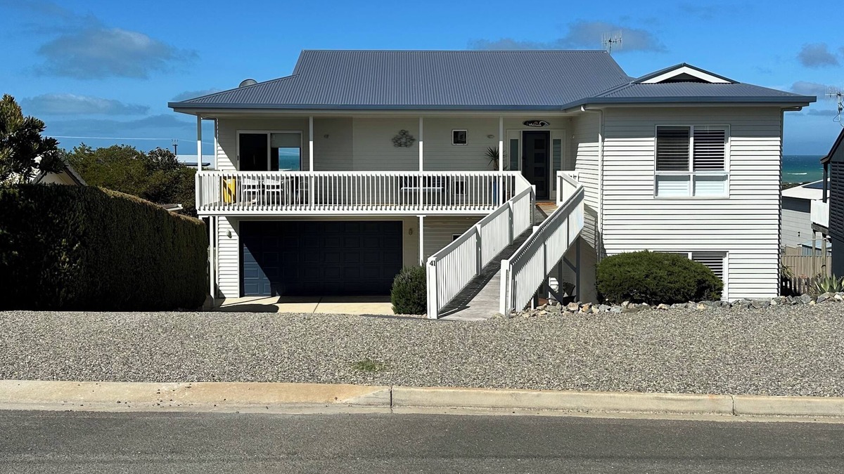 Goolwa Beach House | Spacious Beach House with Gorgeous Panoramic Coastal Views. Linen Included.