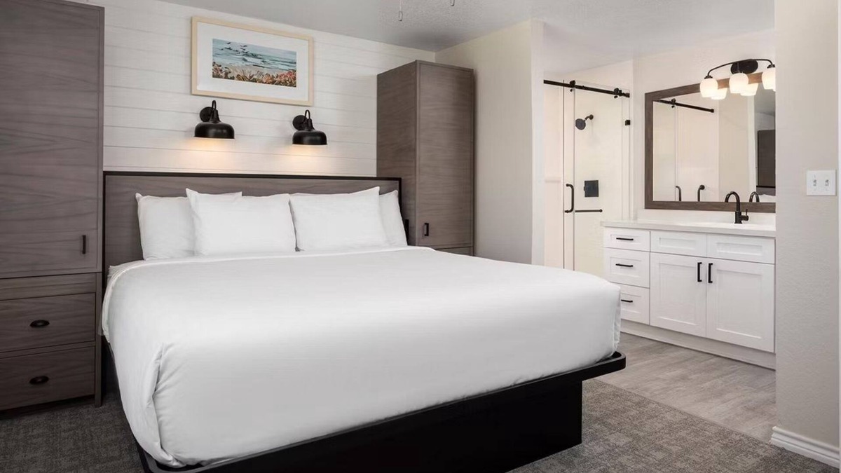 Galveston Hotel | Spacious Beach Resort Stay w/Full Kitchen, Pool, Lazy River & Sports Courts