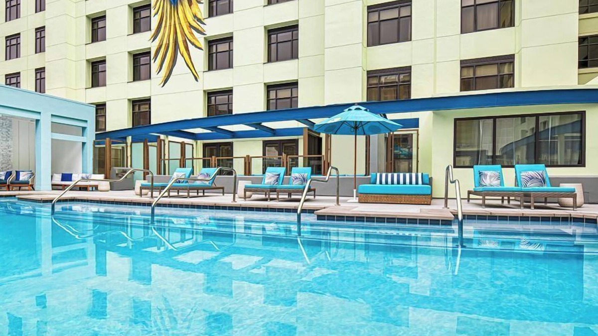 East Village Hotel | Spacious Beach-Themed Room w/Rooftop Bar & Pool