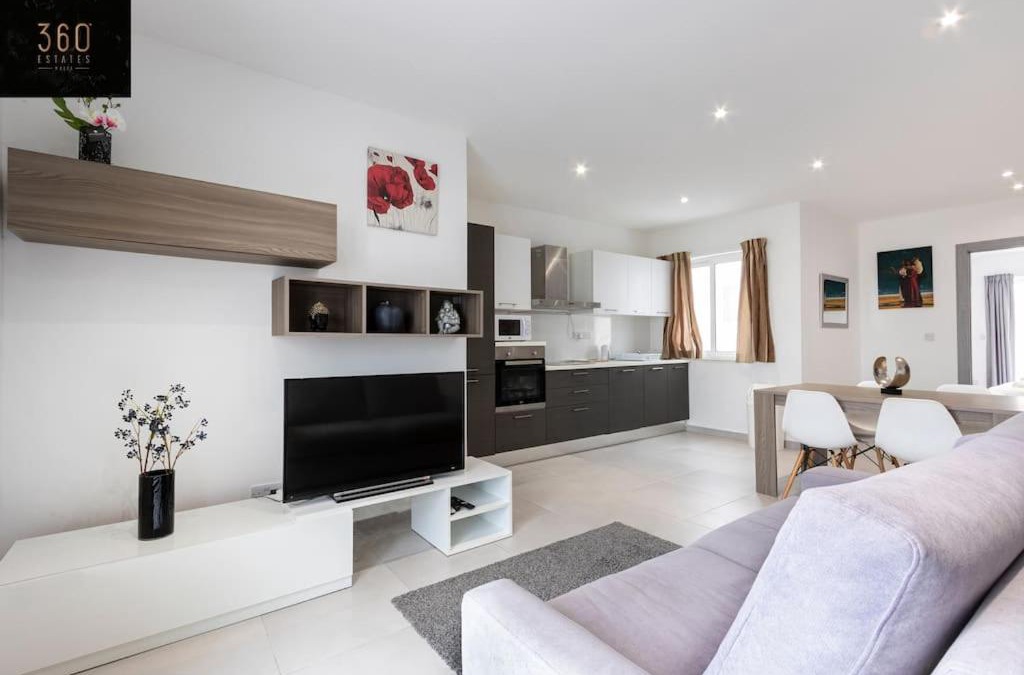 Hamrun Apartment | Spacious, beautiful central penthouse with BBQ by 360 Estates
