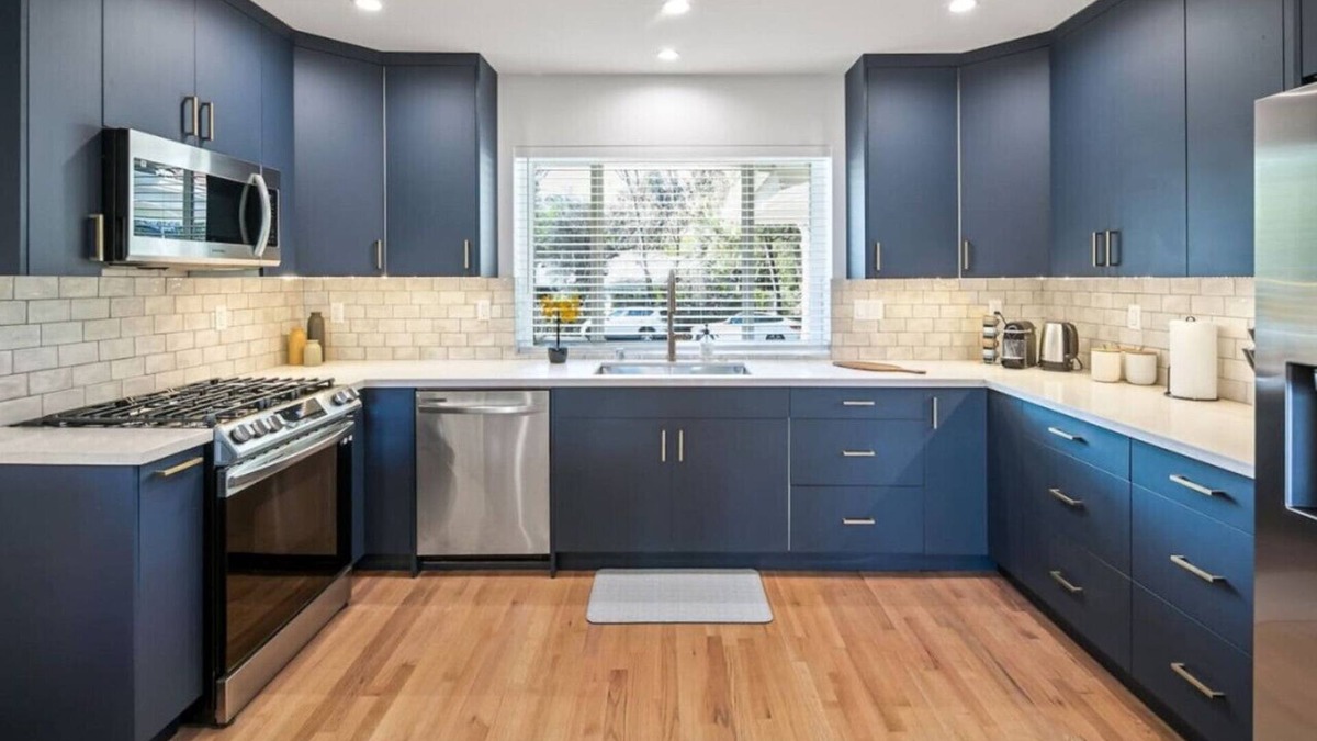 Tarzana House | Spacious, Beautiful Home W/Yard & Pool