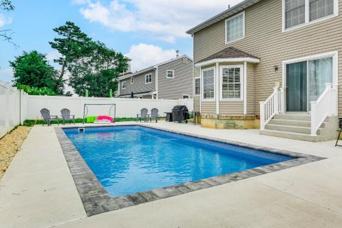 Southend House | Spacious Brigantine Home about 1 Block to Beach!