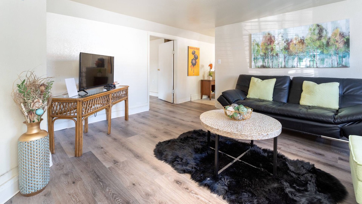 Downtown Oakland Apartment | SPACIOUS & BRIGHT 1 BR APARTMENT