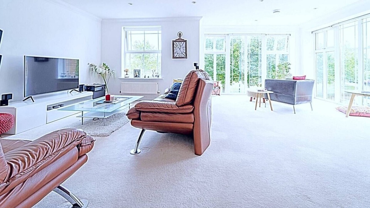 Camberley House | Spacious Bright and Airy Home Deepcut Surrey