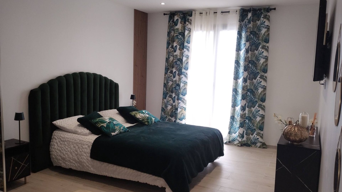 Charly Apartment | Spacious, bright studio with terrace in a quiet residence