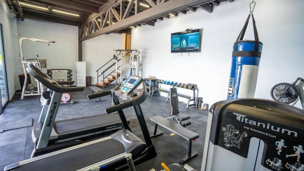 Concepcion House | Spacious building in wonderful Heredia with fitness room. Jacuzzi pool tennis c