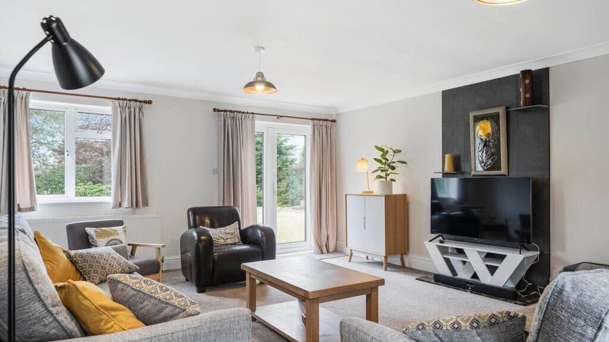 Frithelstock House | Spacious Bungalow nr Westward Ho!