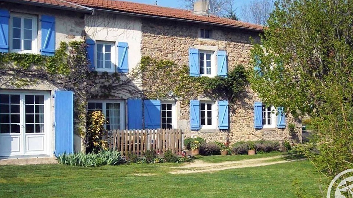 Saint-Alban-les-Eaux Cottage | Spacious cottage with garden and fireplace in Saint-Alban-les-Eaux