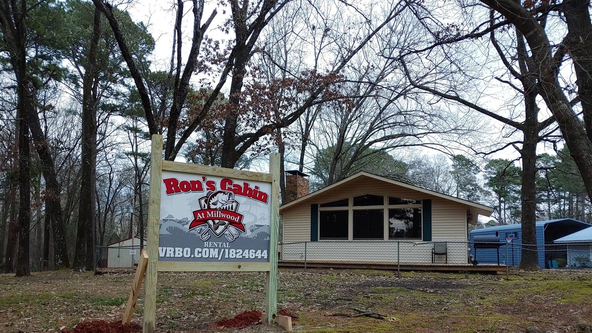 Columbus House | Spacious Cabin at Millwood Lake
