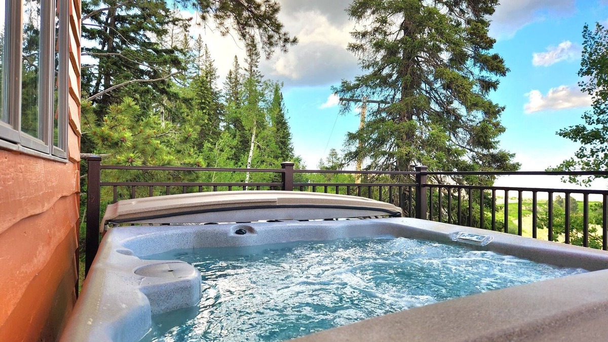 Lead Cabin | Spacious Cabin near Deadwood for Rally with Paved Roads - nat Barefoot Resort!
